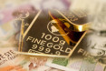 Cena zlata v korunách klesla na 200denní průměr (týdenní zpráva o vývoji ceny zlata v USD i CZK)